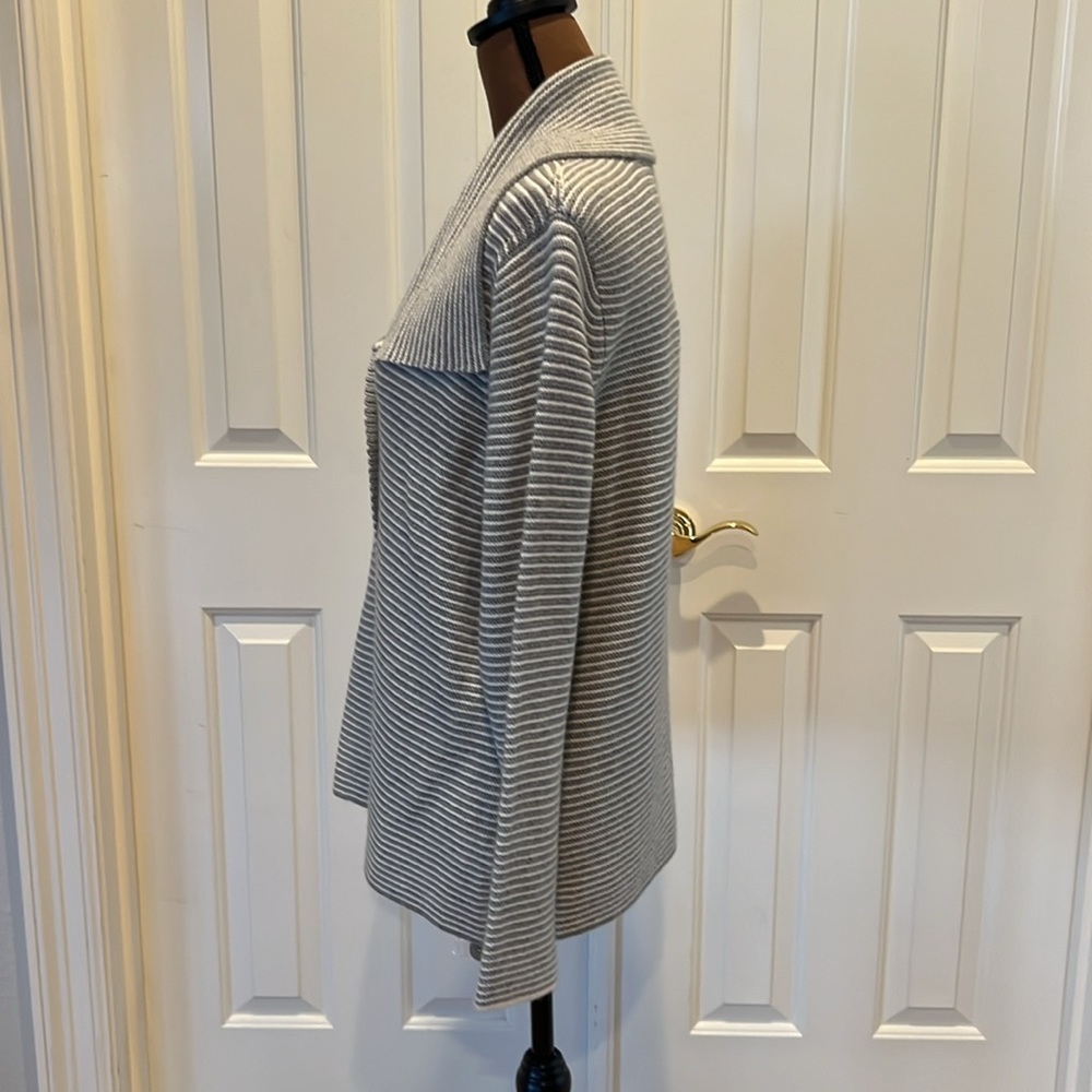 Talbots, Women’s large petite, gray & white one button sweater. - Picture 2 of 7